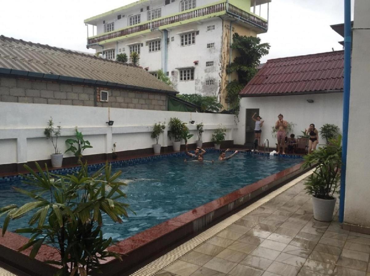 V Central Hotel Vang Vieng Exterior photo
